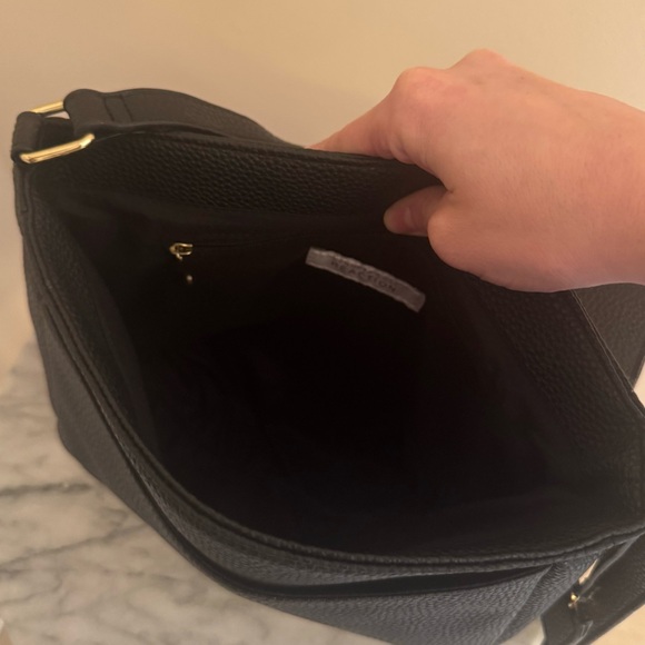 Kenneth Cole Reaction Black Pebbled Crossbody Saddle Bag Gold Tone Hardware NWOT - Picture 9 of 9